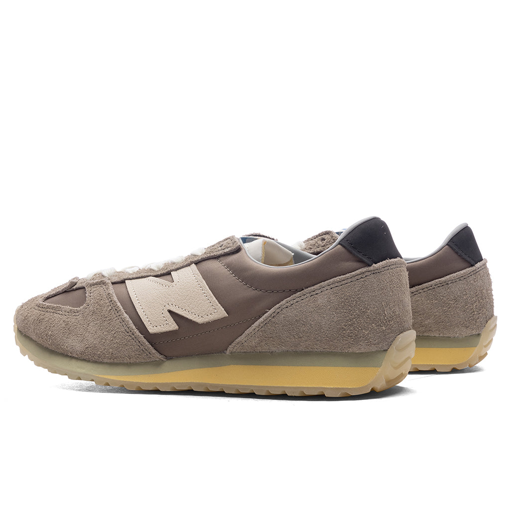 471 Grey Days - Arid Stone/Raincloud/Morel – Feature