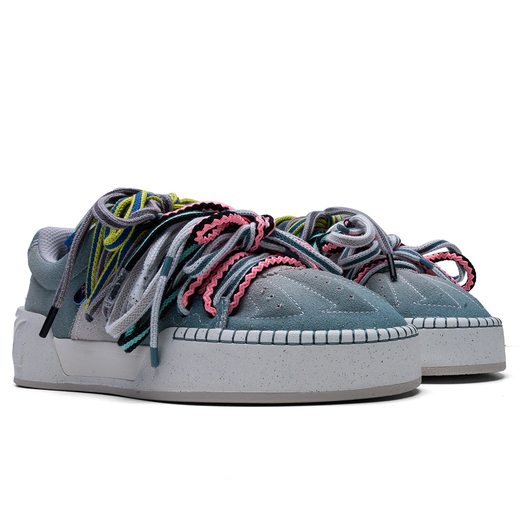 Anta x Kyrie Irving Helaスタイル「ルーツ」 - オンブルブルー – Feature