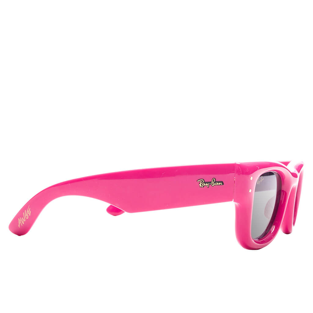 A$AP Rocky x Ray-Ban Wayfarer Puffer - Polished Fucsia – Feature display picture 1