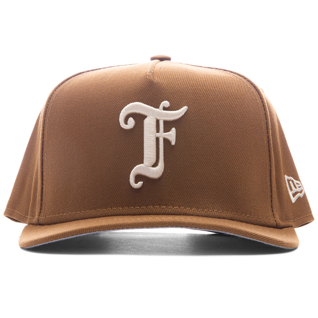 FEATURE x New Era 9FIFTY Curved A-Frame Old English F Snapback