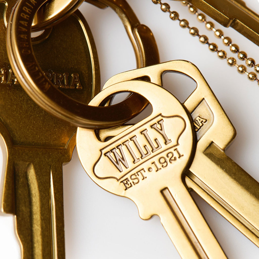 小物 WILLY STAFF KEYFOB /Willychavarria Staff Key Fob - Antique Gold – Feature