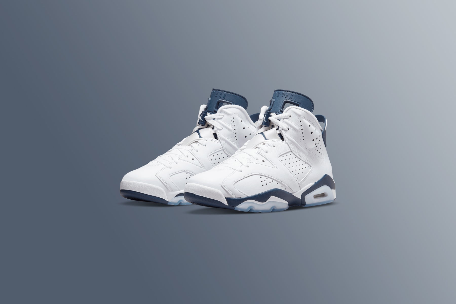 Air Jordan Retro White/Midnight Navy – Feature