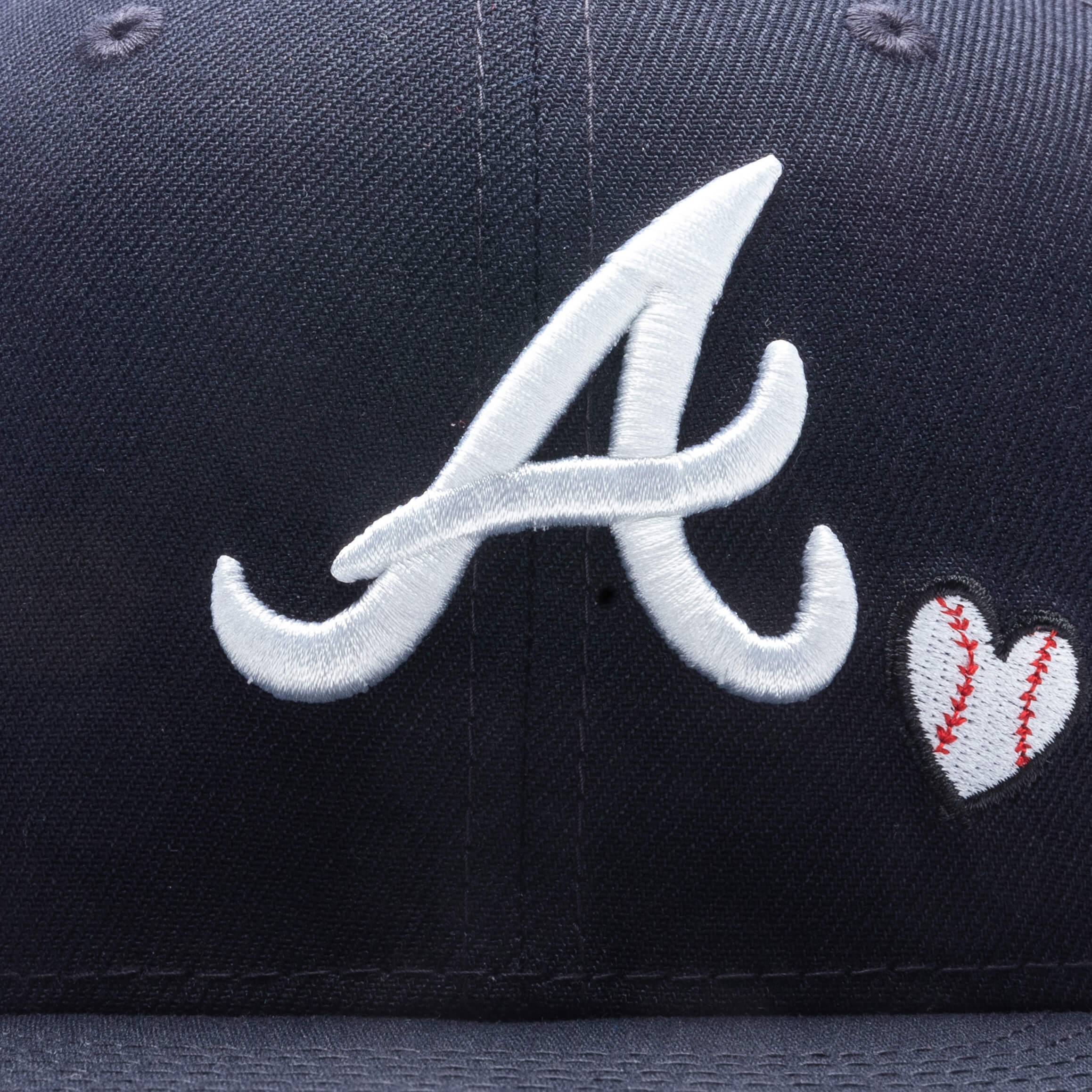 New Era Atlanta Braves Team Heart 2022 59FIFTY Fitted Hat