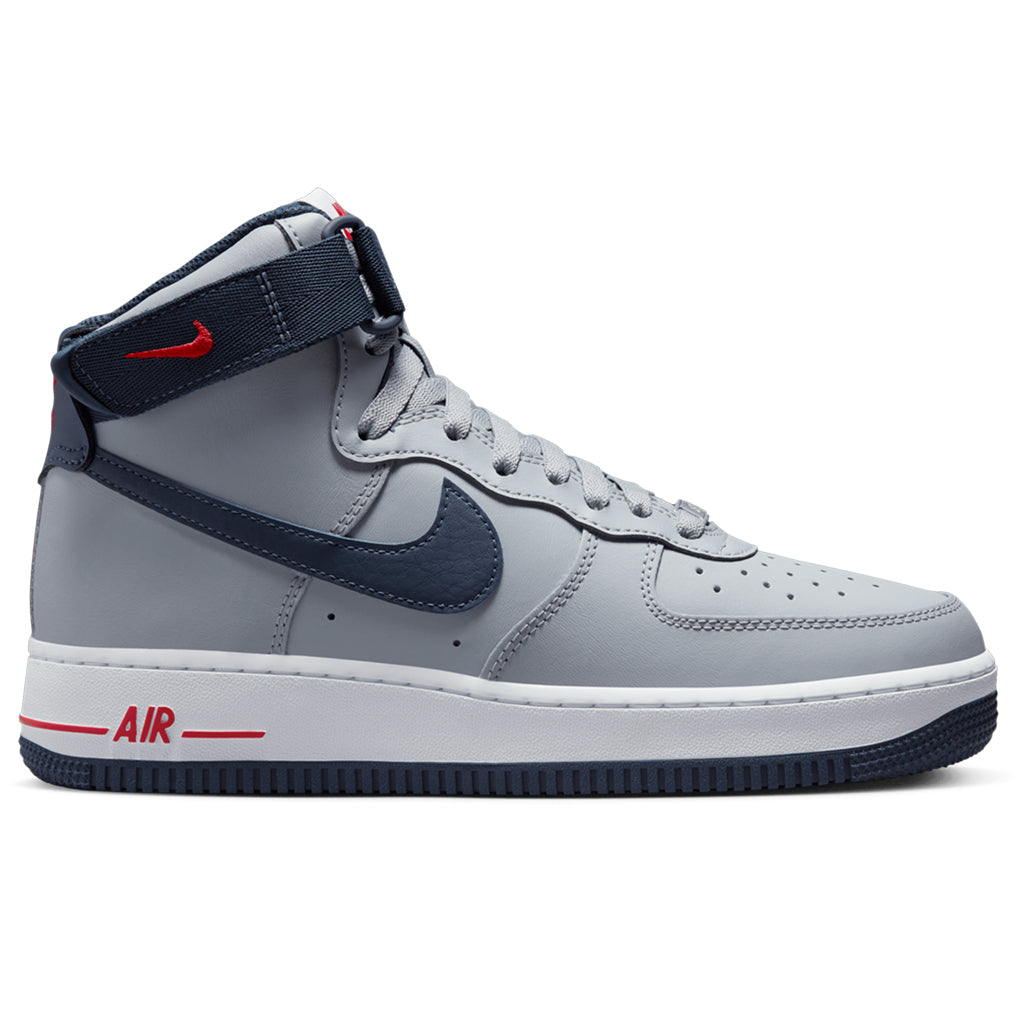 bekennen los van Uitgraving Air Force 1 High Women's 'New England'- Wolf Grey/College Navy/Red – Feature