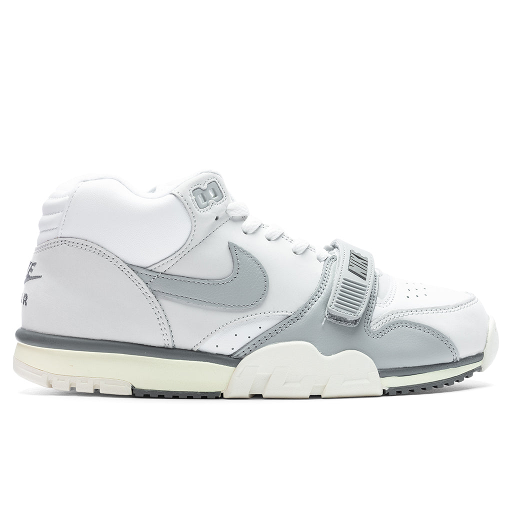 Air Trainer 1 - Photon Dust/Light Smoke Grey – Feature