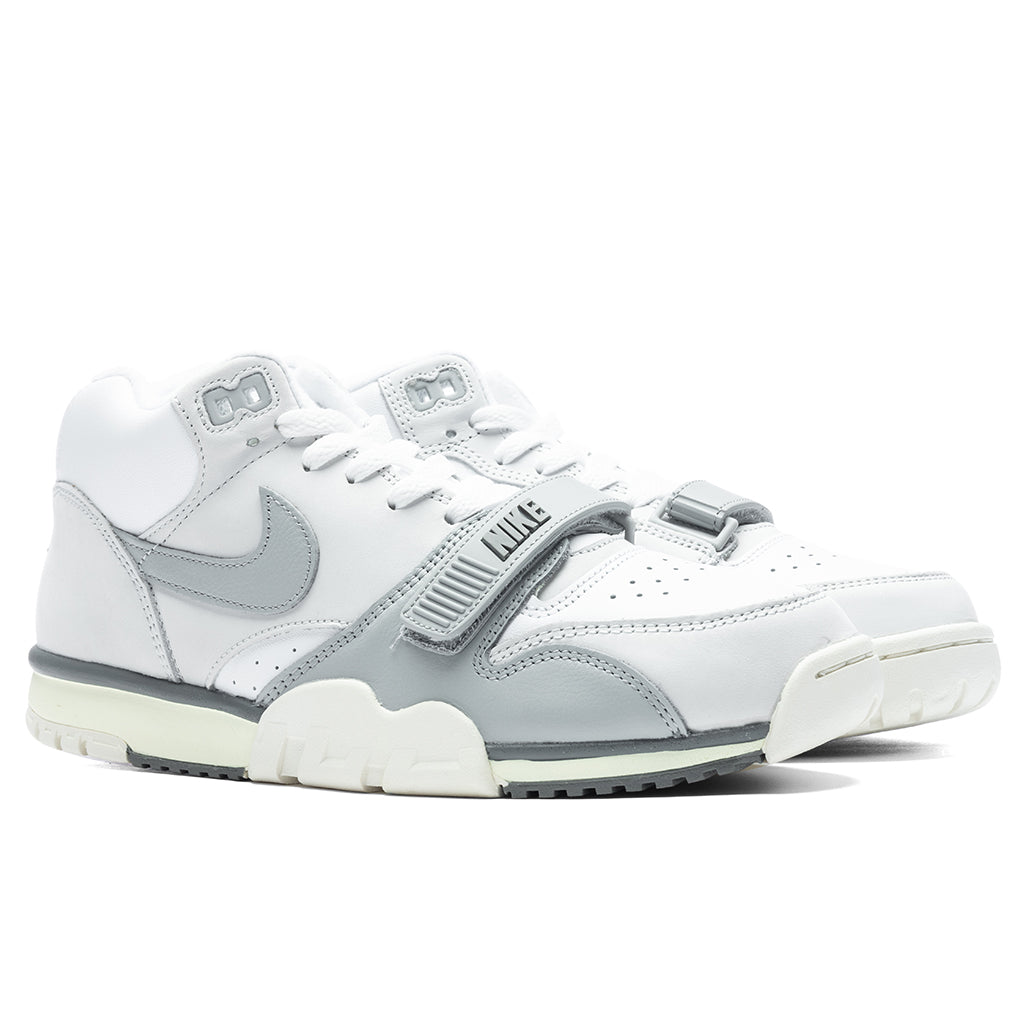 Air Trainer 1 - Photon Dust/Light Smoke Grey – Feature