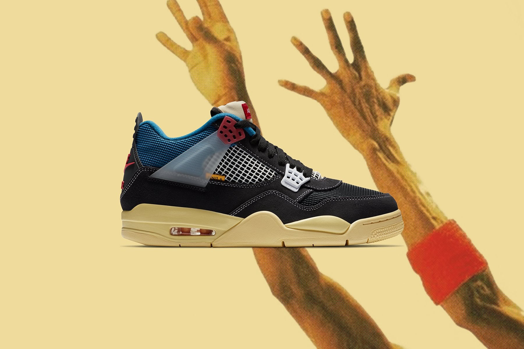 Air 4 Retro SP x Union - Off Noir/Light Fusion Red â Feature