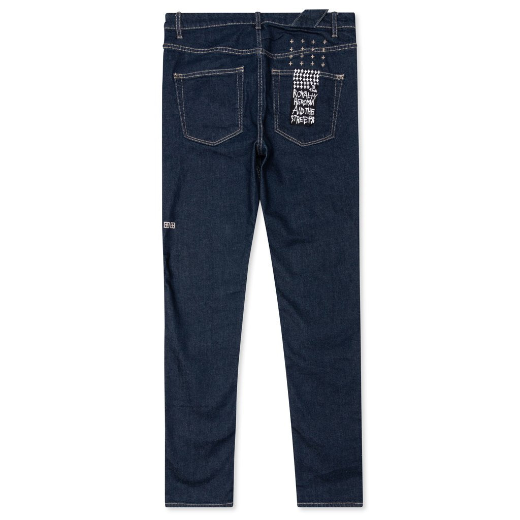 Chitch Petrol – Feature