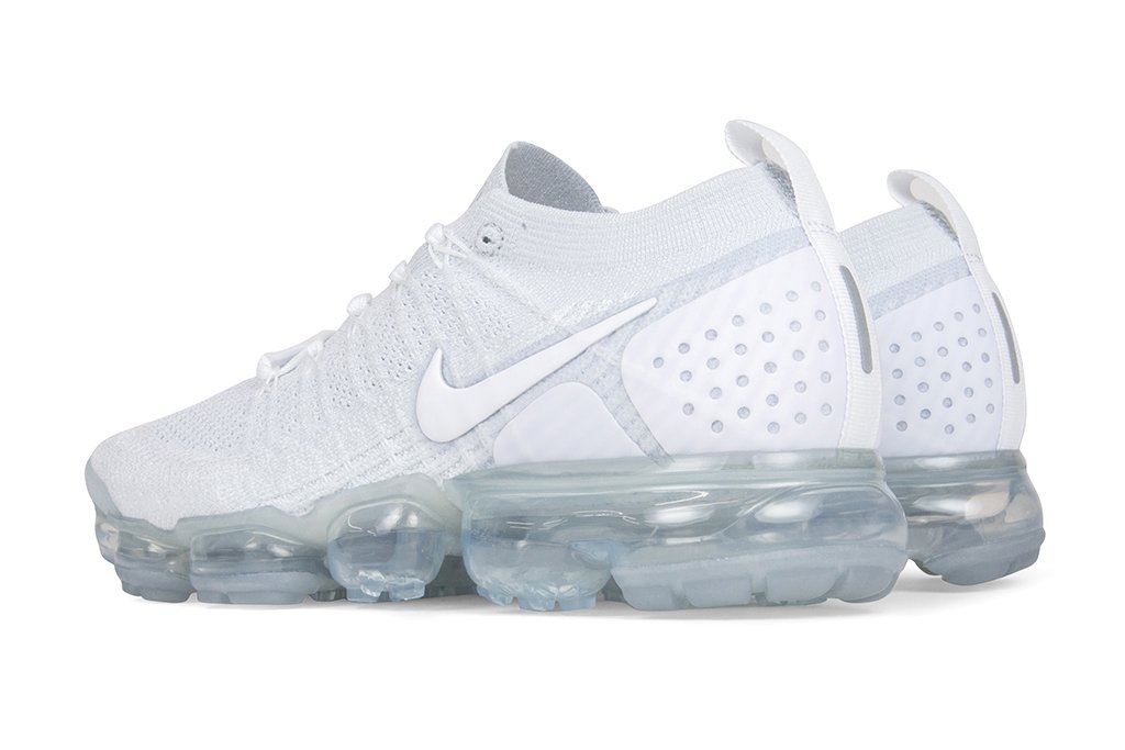 White Nike Air VaporMax Flyknit 2 â Feature