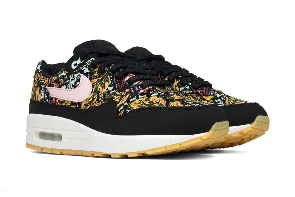 womens airmax black and white