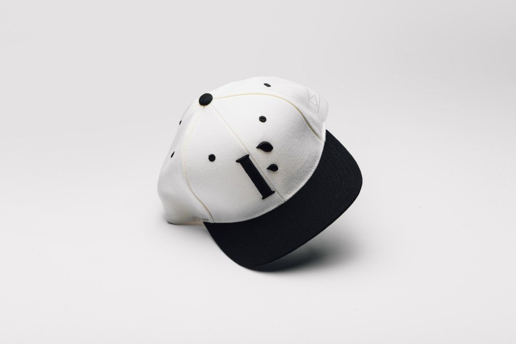Feature Disconne-F Snapback In Natural/Black Available Now