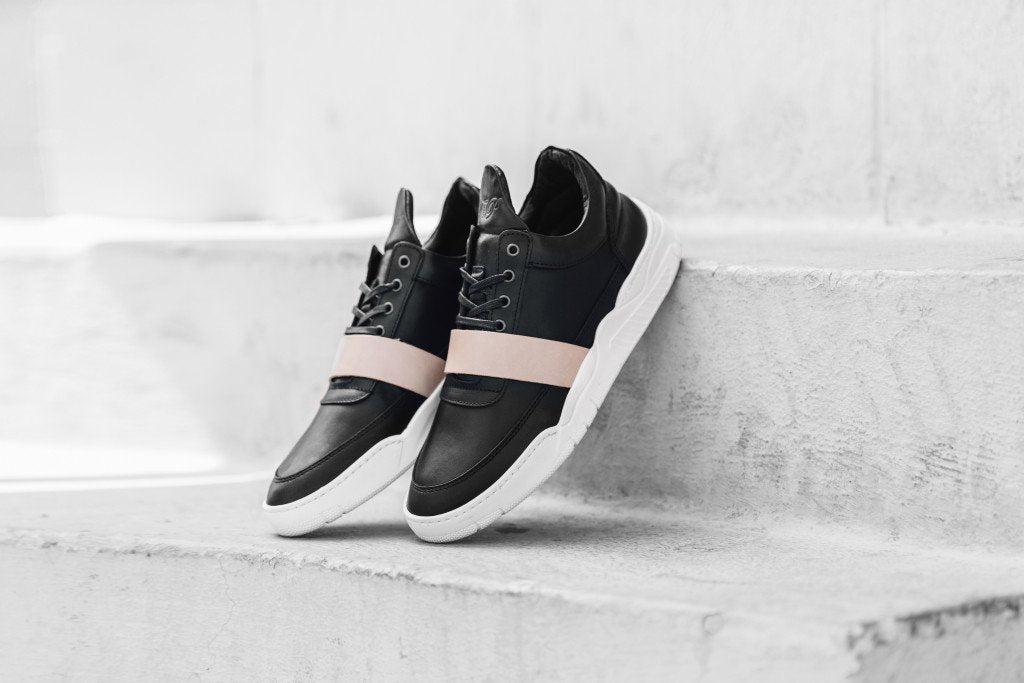 Filling Pieces Low Top Leather Strap In All Black