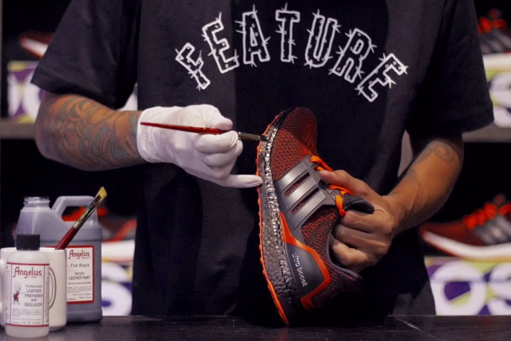 Video: How To Black Out Adidas Boost Midsoles