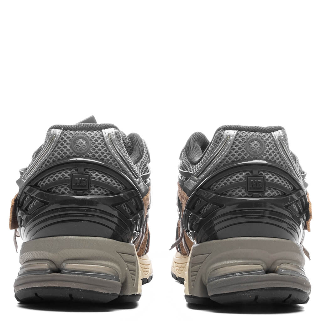 1906A - Great Plains/Slate Grey/Incense – Feature