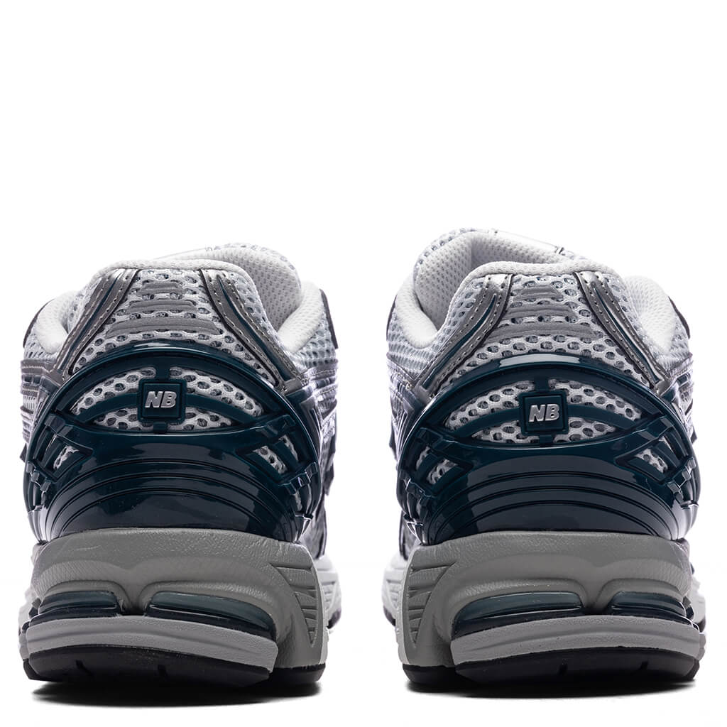 1906R - Silver Metallic/Deep Ocean/White – Feature 1906R - Silver Metallic/Deep Ocean/White – Feature