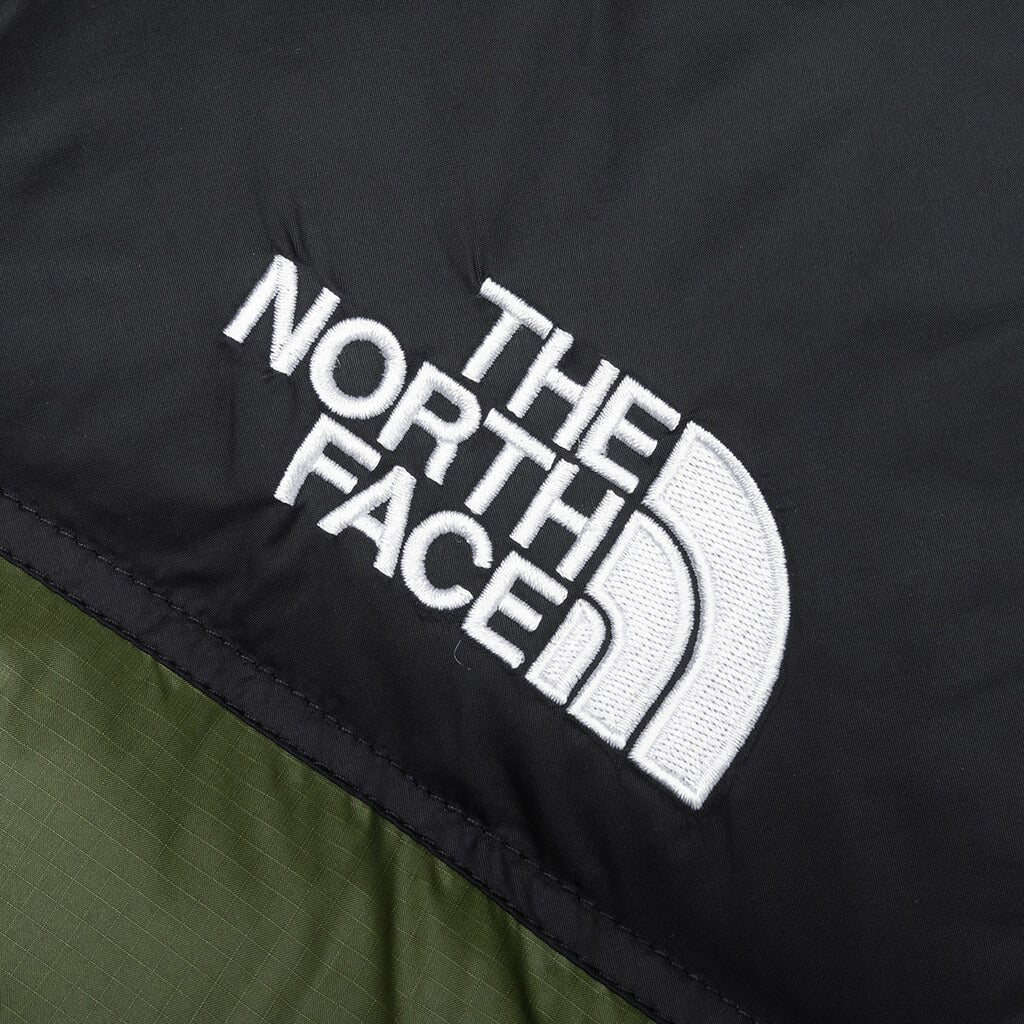 241ビブベスト 1996 Retro Nuptse Vest - Woodland Green – Feature
