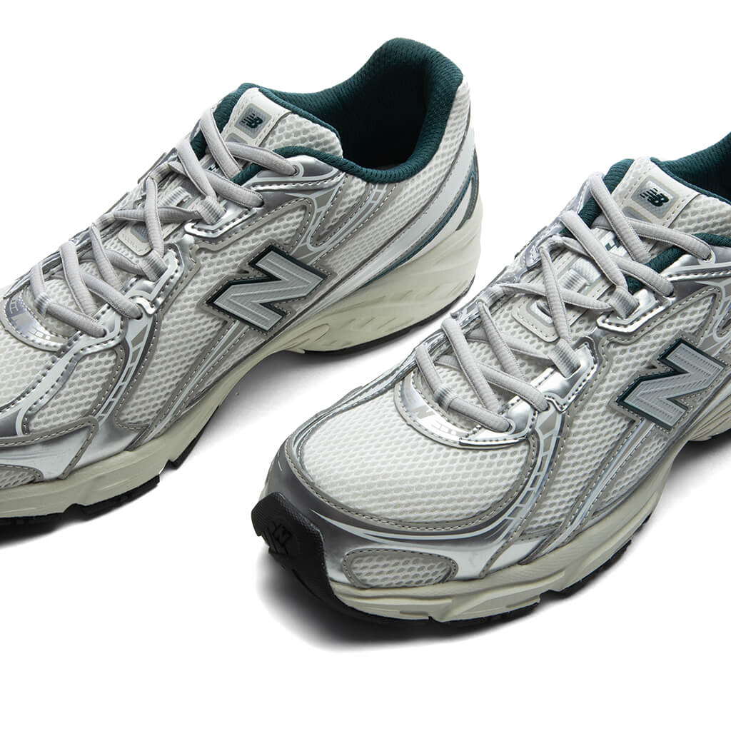 740 - Medusa Green/Angora – Feature