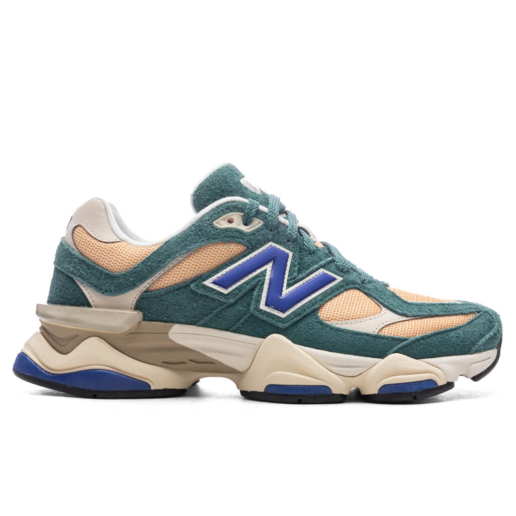 9060 - New Spruce/Peach Blossom/Team Royal – Feature