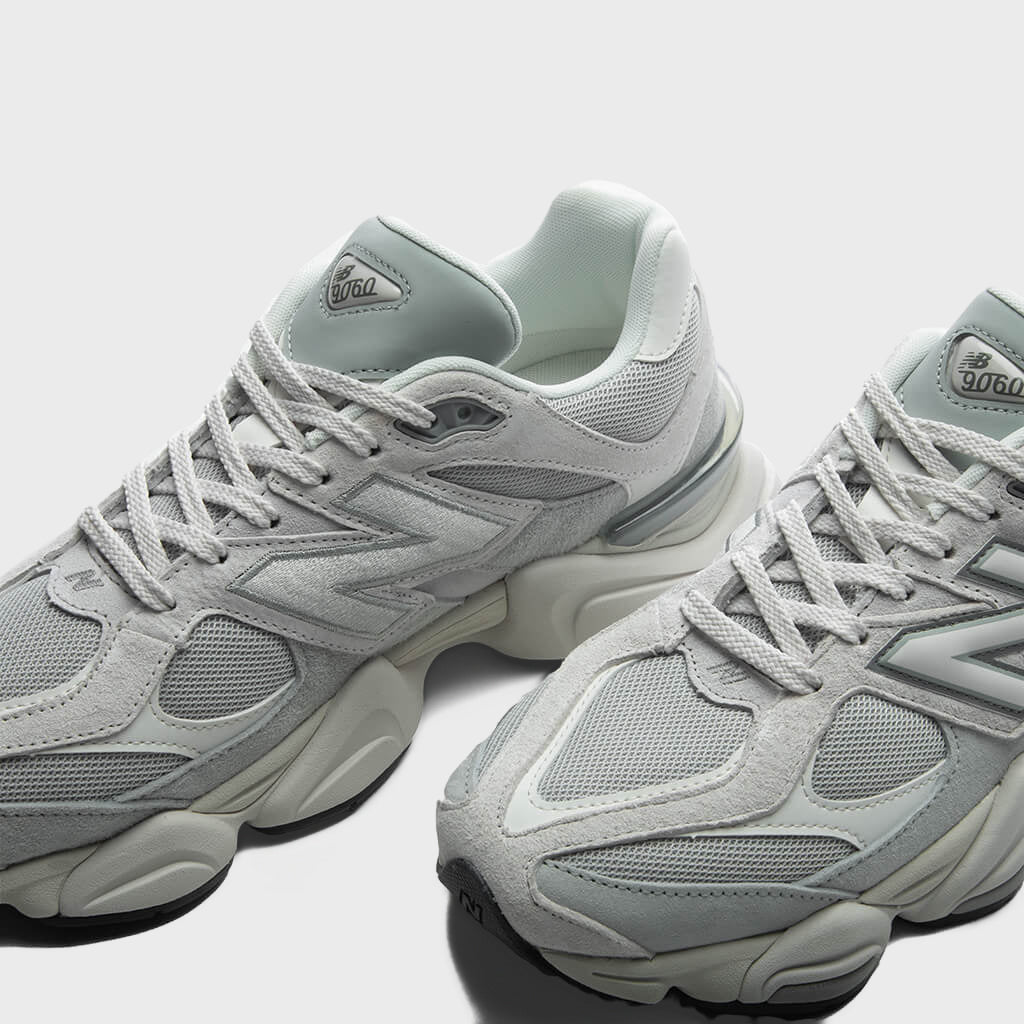 9060 - Lone Star Grey/Reflection – Feature
