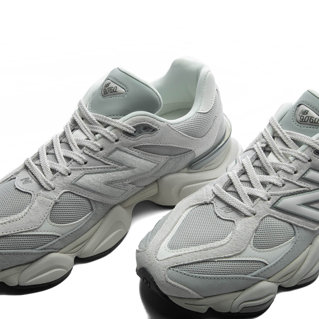 9060 - Lone Star Grey/Reflection – Feature