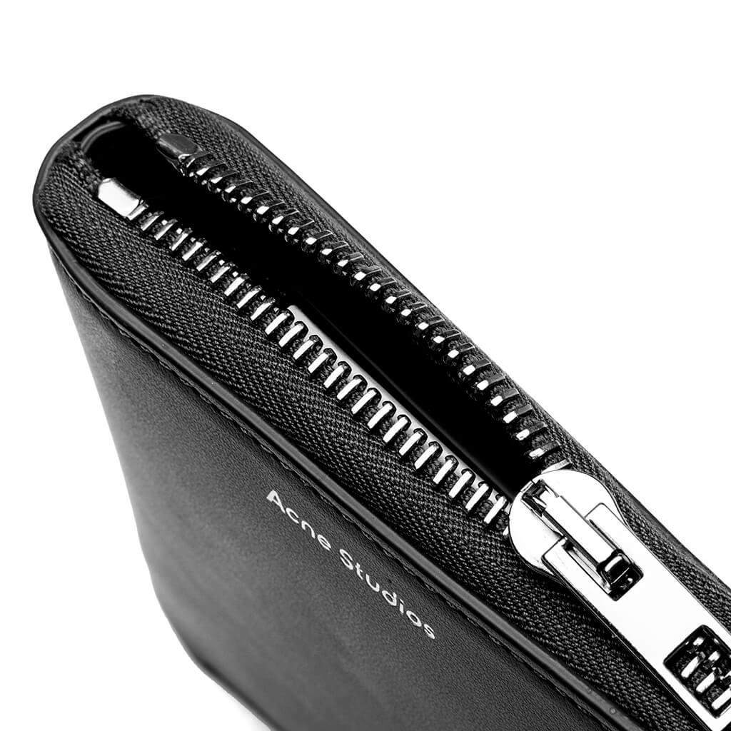 Zipped Wallet - Black – Feature