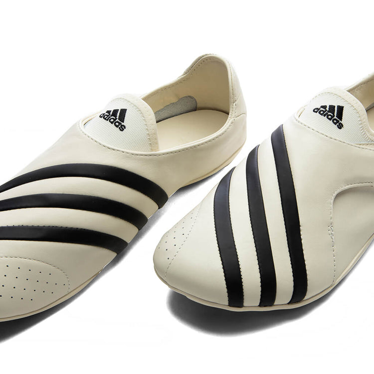 adidas gazelle silver green womens adidas Originals x Pharrell VIRGINIA Vario FLAT EARTHER Black / White   Trs Bien