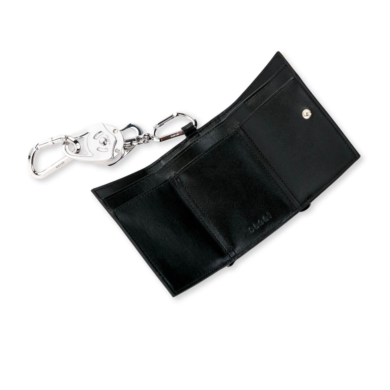 Carabiner Trifold Wallet - Black – Feature