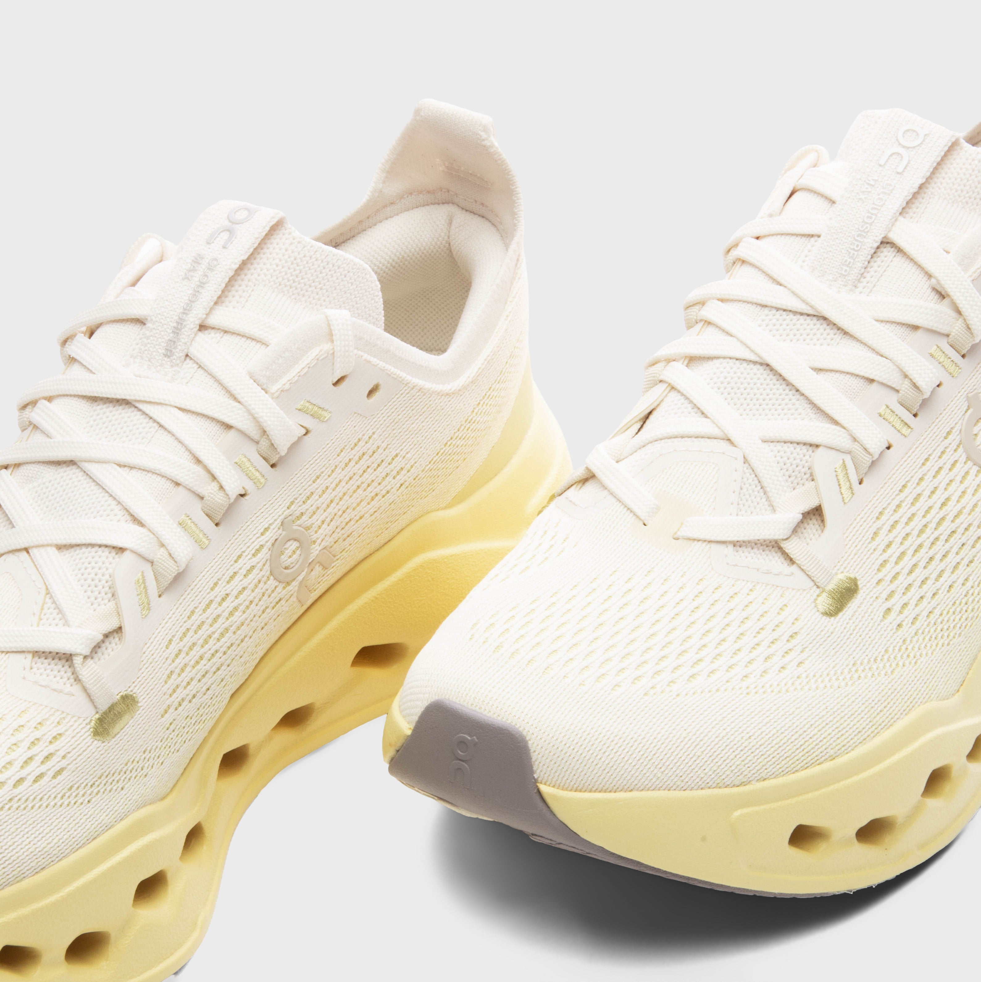 Cloudsurfer Max - Ivory/Dijon – Feature