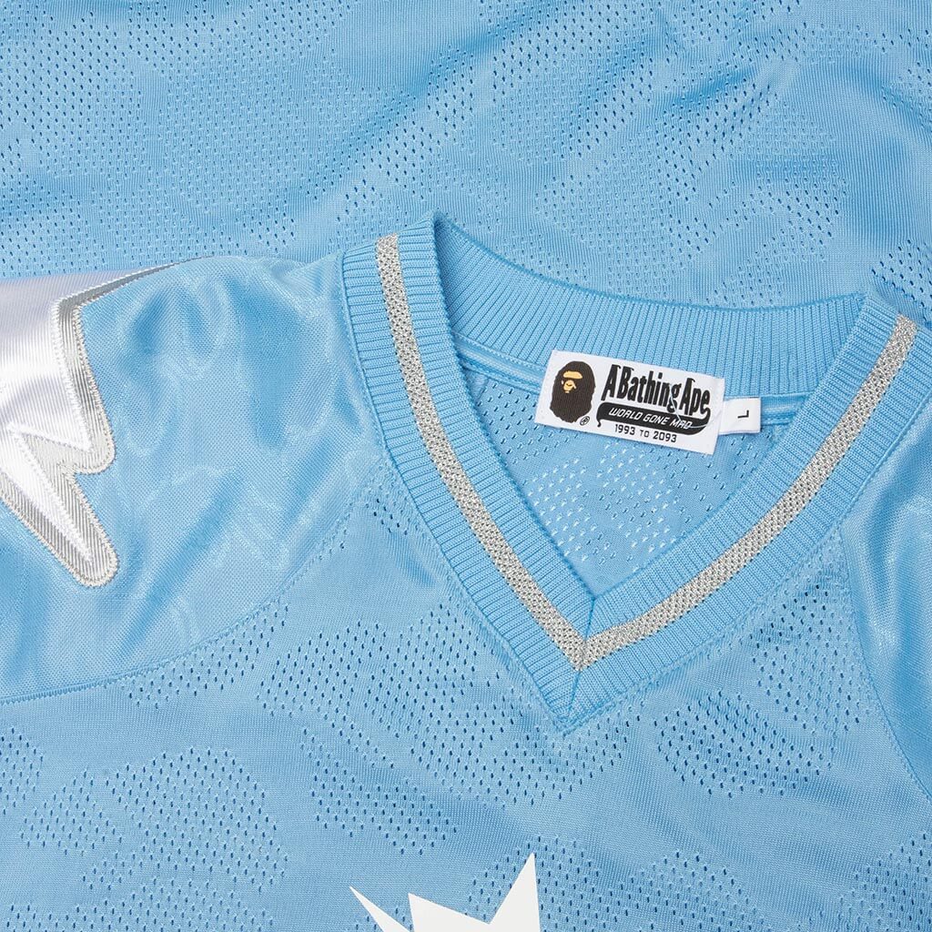 ウニフォームA BATHING APE カモフラージュジャージ 93 L Line Camo Multi Logo Cropped Fit Football Jersey - Sax – Feature