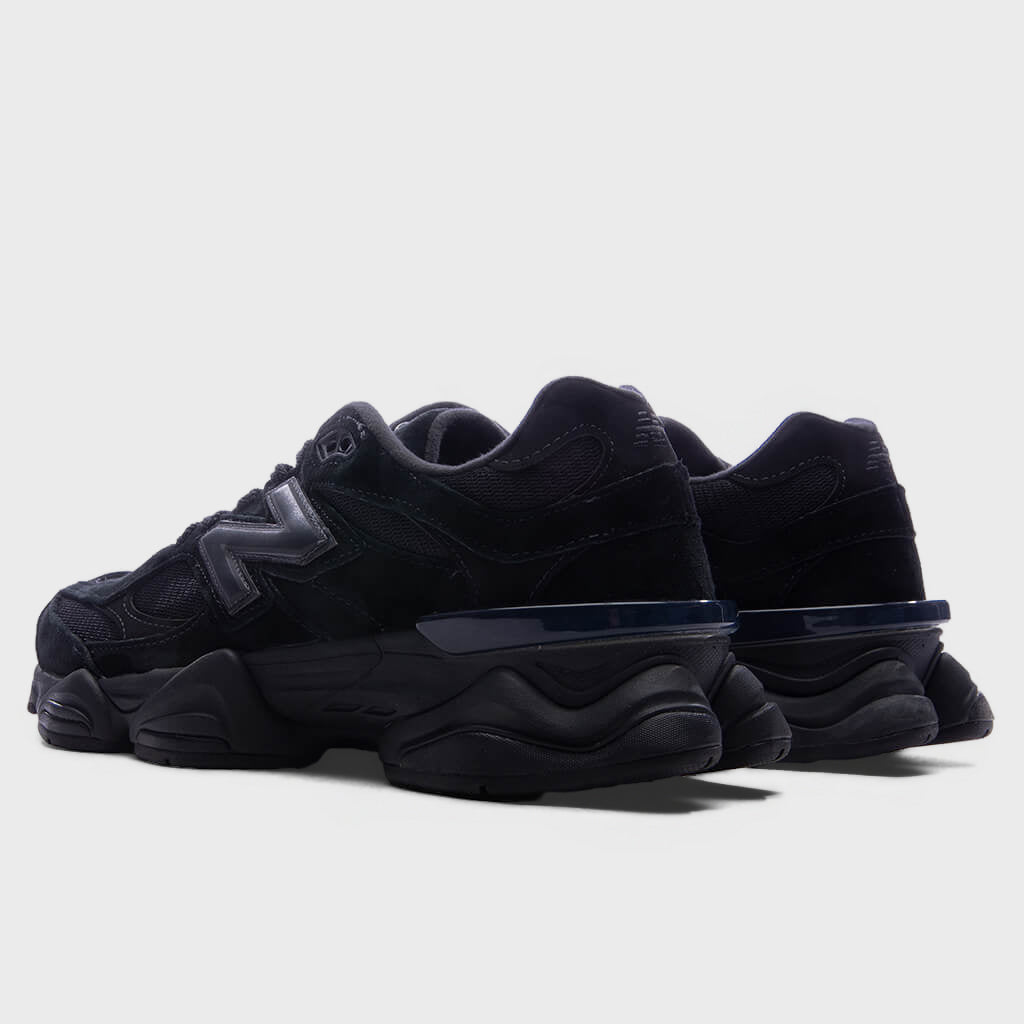 9060 - Black/Phantom/Magnet – Feature