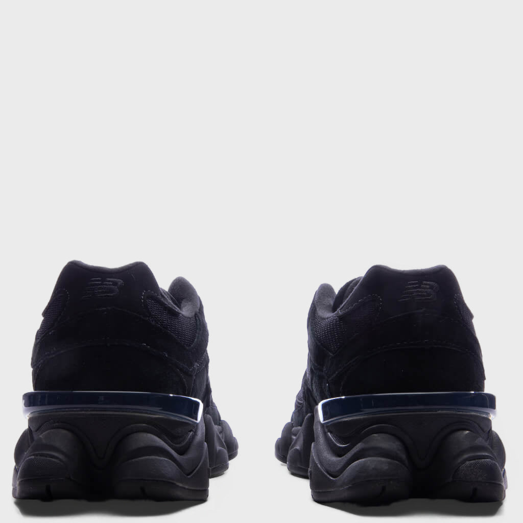 9060 - Black/Phantom/Magnet – Feature