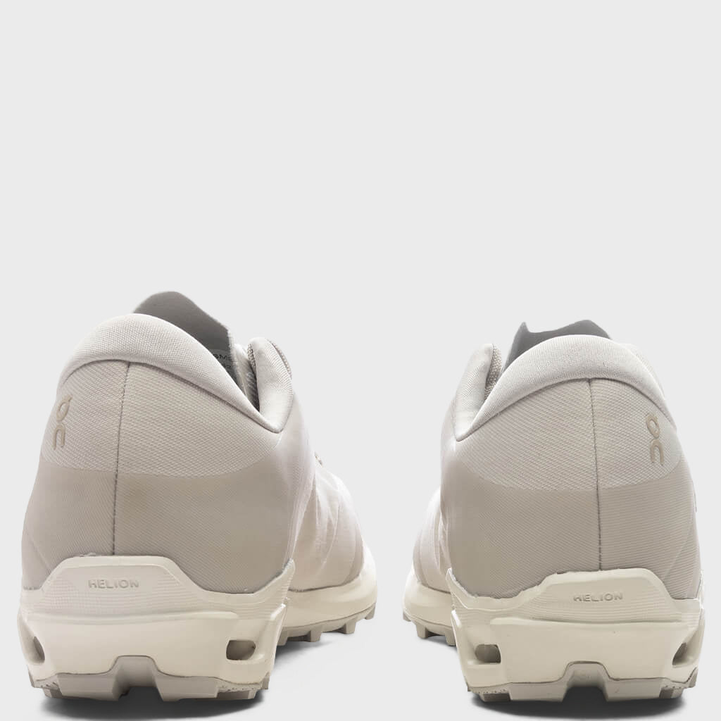 On x PAF Cloudventure Peak - Ice/Moondust – Feature