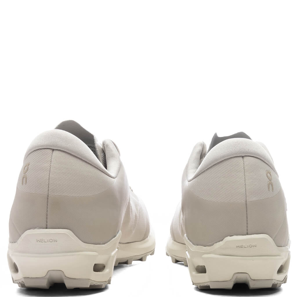 On x PAF Cloudventure Peak - Ice/Moondust – Feature