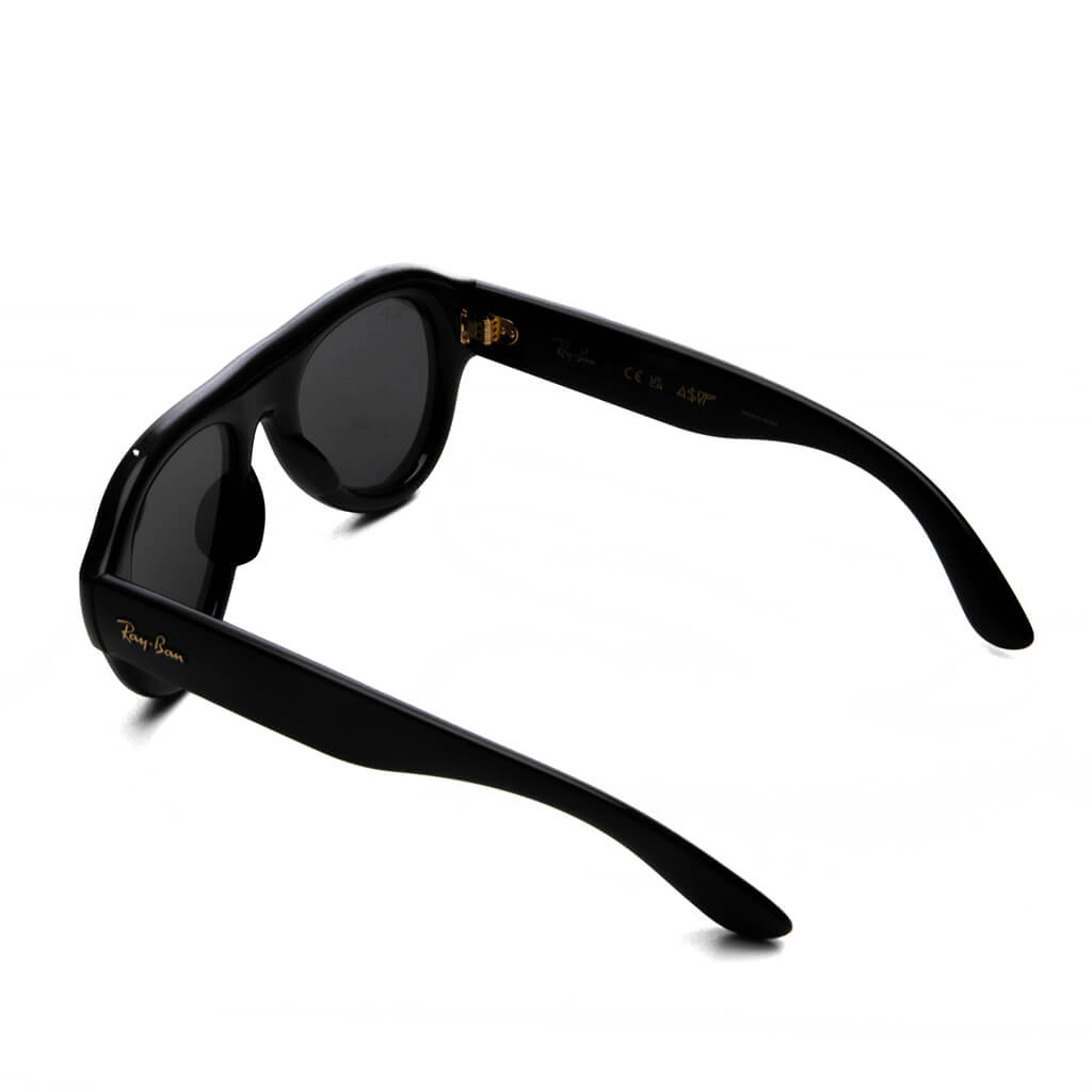 Aviator Puffer - Black Frame/Dark Grey Lens – Feature