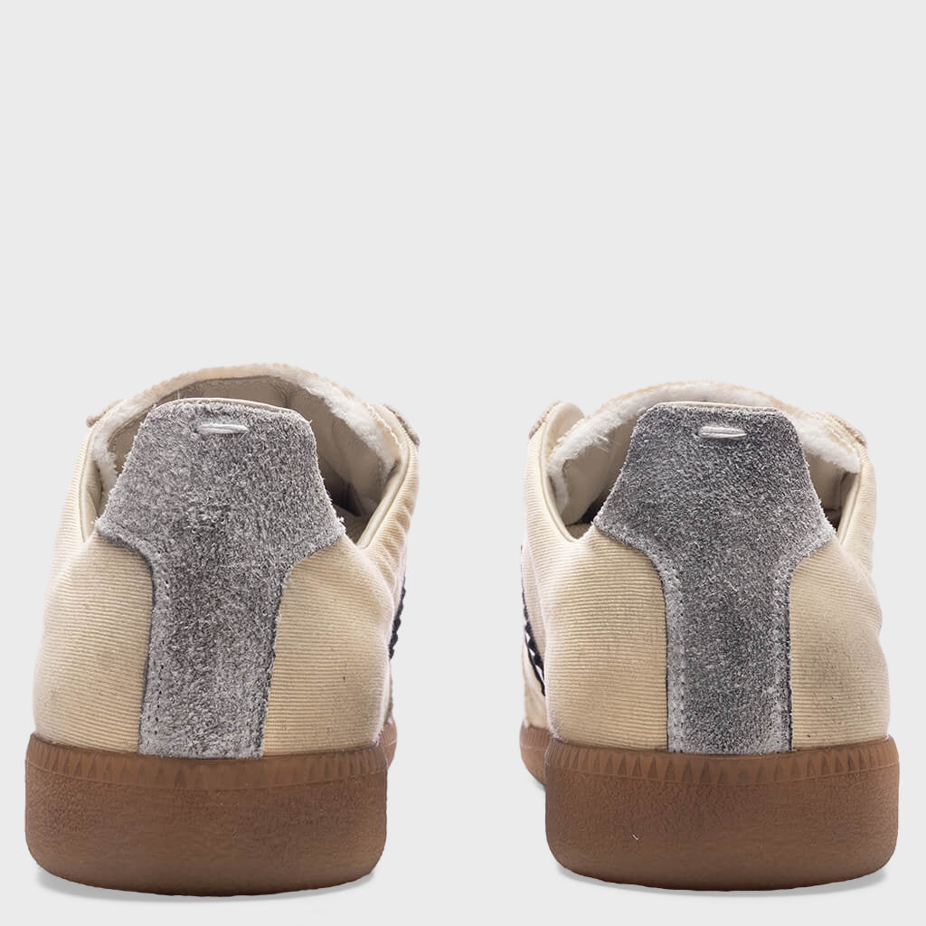 Sneaker - Black Vintage/Yellow Vintage – Feature