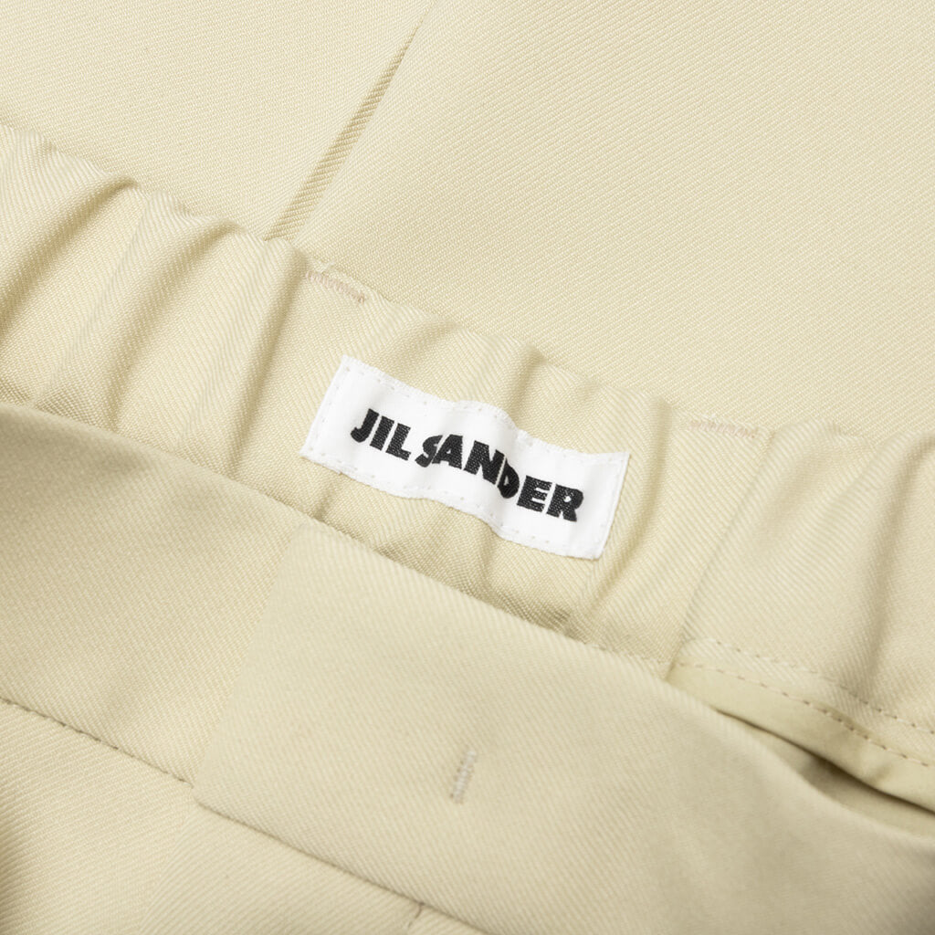 Trouser D 06 AW 19 - Almond – Feature Trouser D 06 AW 19 - Almond – Feature