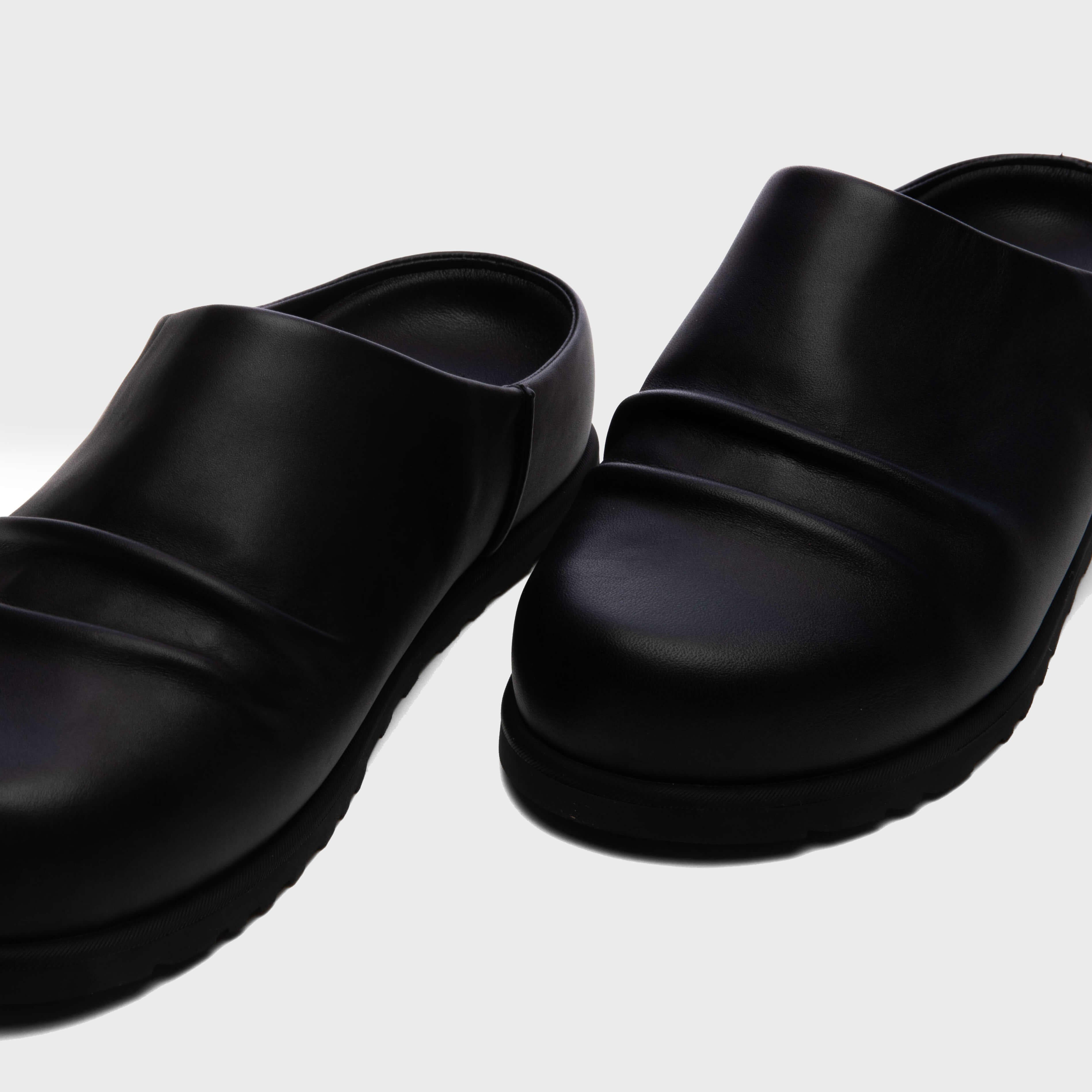 UGG x Willy Chavarria Otzo Clog - Black – Feature