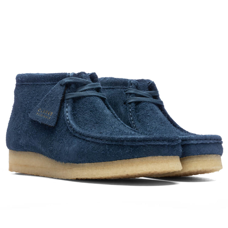 Clarks Originals - Wallabee - Scarpe in camoscio kaki con fiori | ASOS