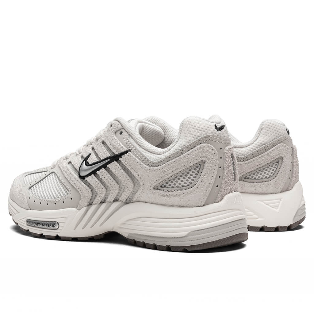 nike air pegasus silver