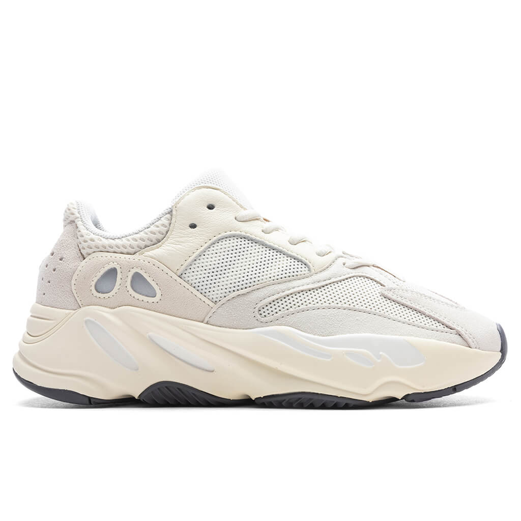 Yeezy Boost 700 - Analog – Feature