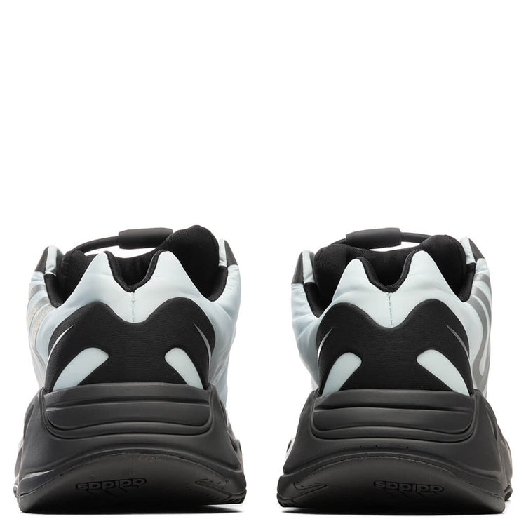 Yeezy 700 MNVN - Blue Tint â Feature