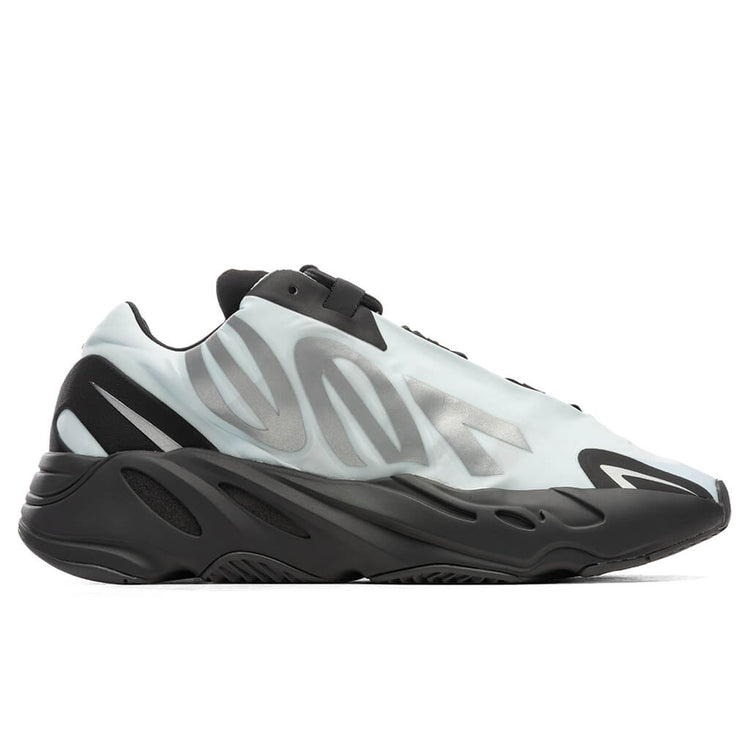 Yeezy 700 MNVN