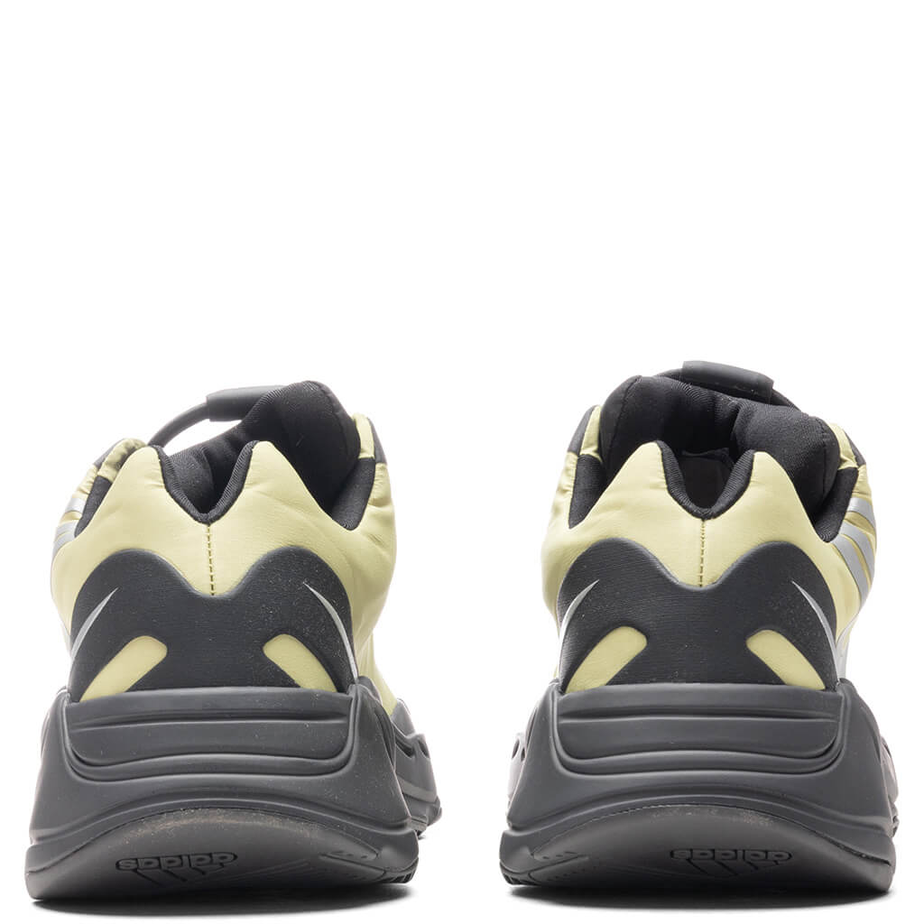 Yeezy 700 MNVN