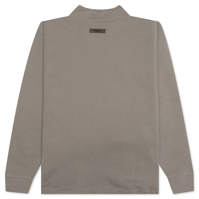 Essentials Relaxed Mockneck - Desert Taupe – Feature