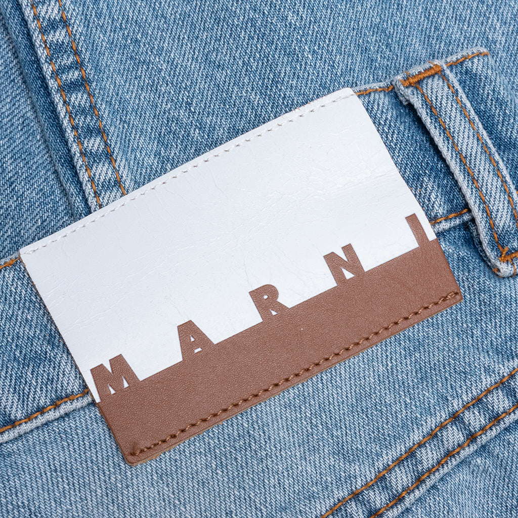 刺繍ストライプ パッチ デニム パンツ - アイリス ブルー – Feature 刺繍ストライプ パッチ デニム パンツ - アイリス ブルー – Feature