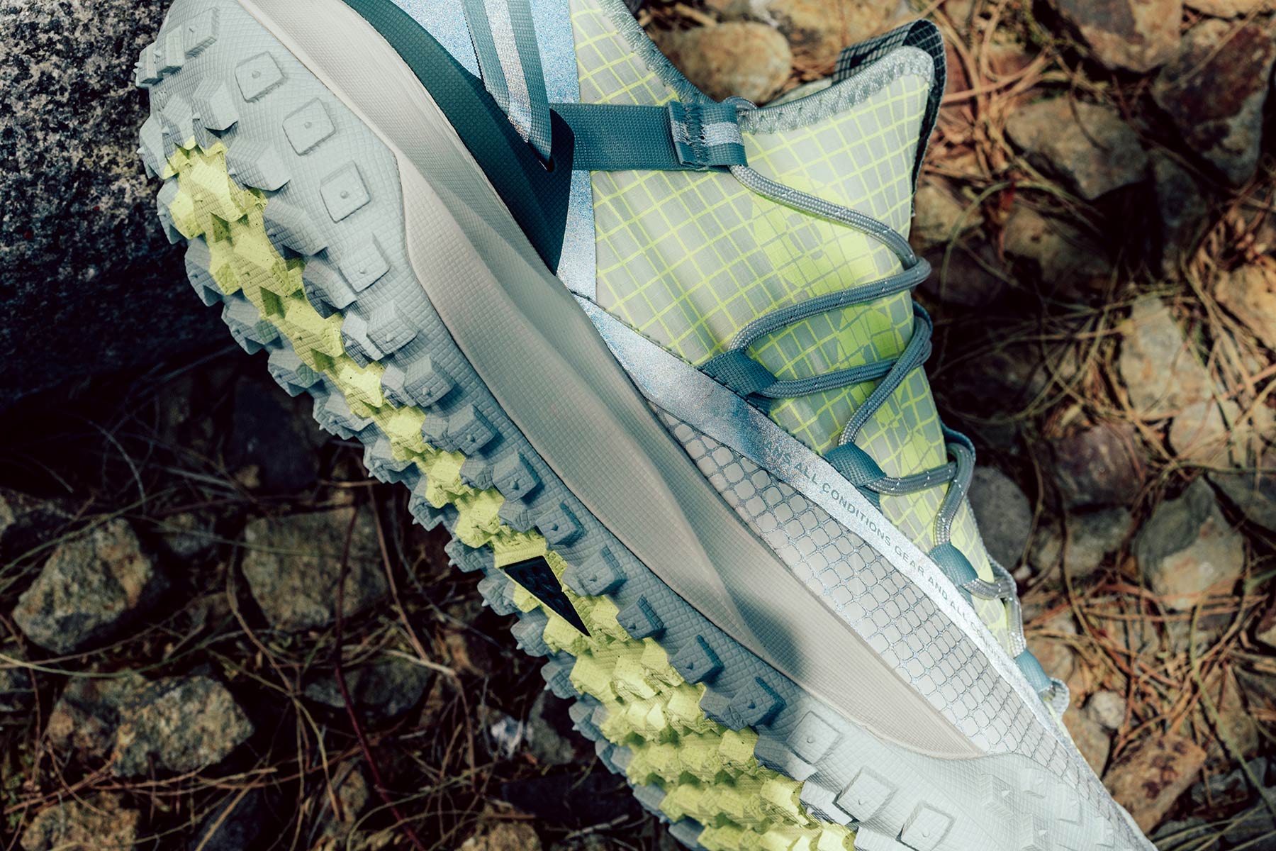 nike acg mountain fly low sea glass