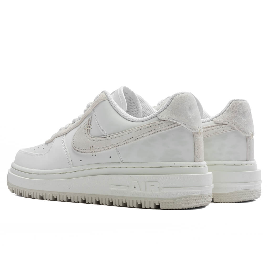 Air Force 1 Luxe - Summit White/Light Bone – Feature