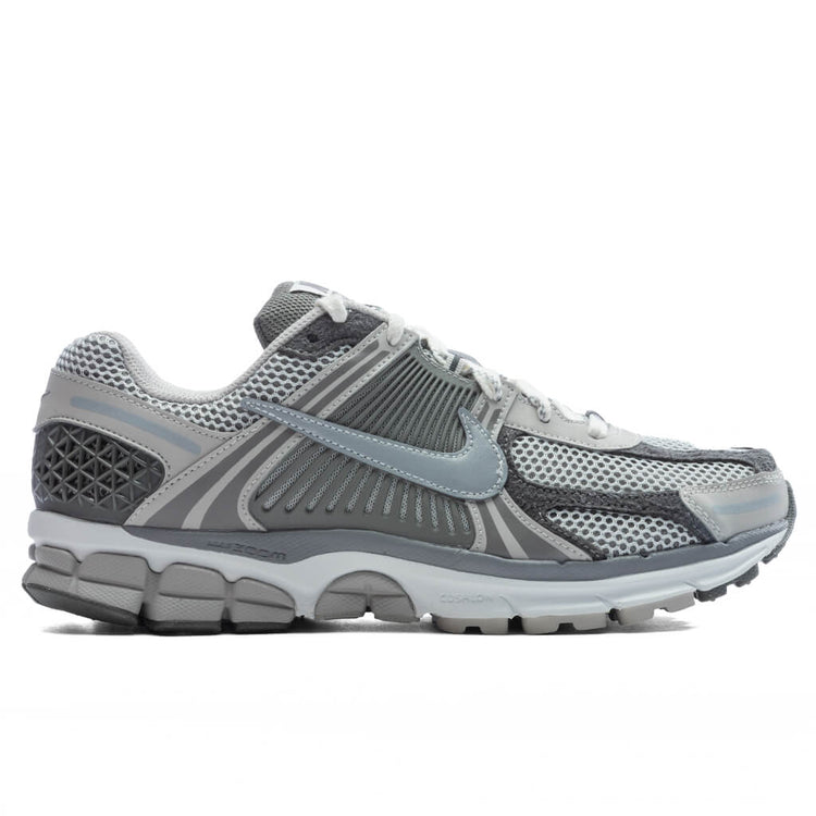 Zoom Vomero 5 PRM - Iron Ore/Metallic Silver/Photon Dust – Feature