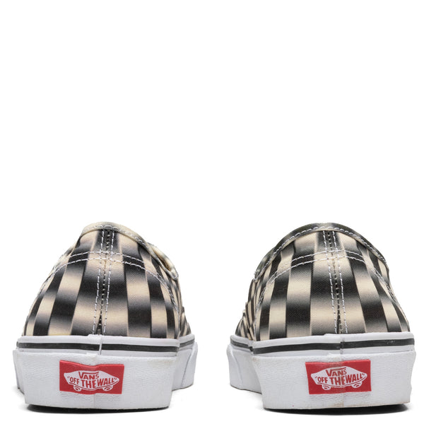 Authentic Blur Checkerboard Black