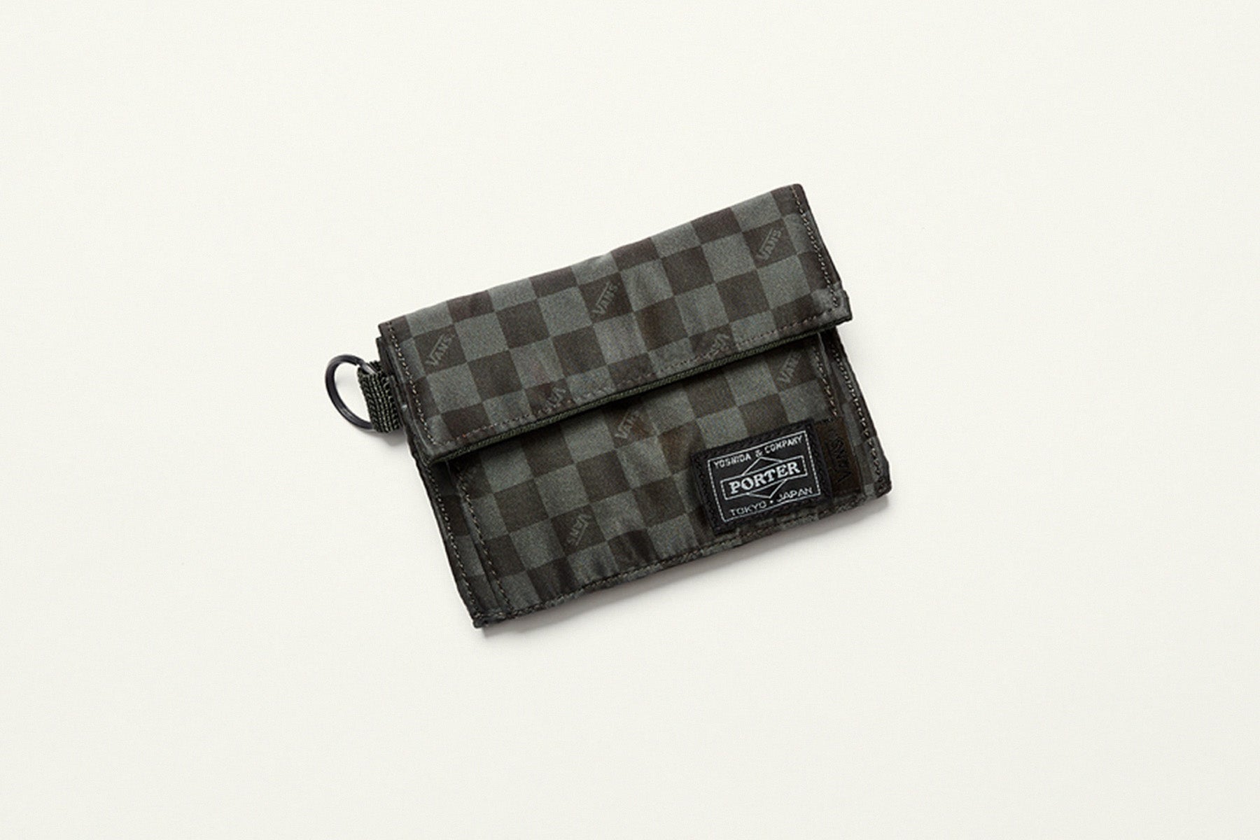 小物 VAULT X PORTER WALLET - OLIVINE Vault x Porter Wallet - Olivine – Feature